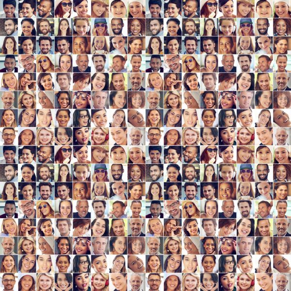 sorrisos-ao-redor-do-mundo-imagem-composta-de-um-grande-grupo-de-diversas-pessoas-sorrindo (1)